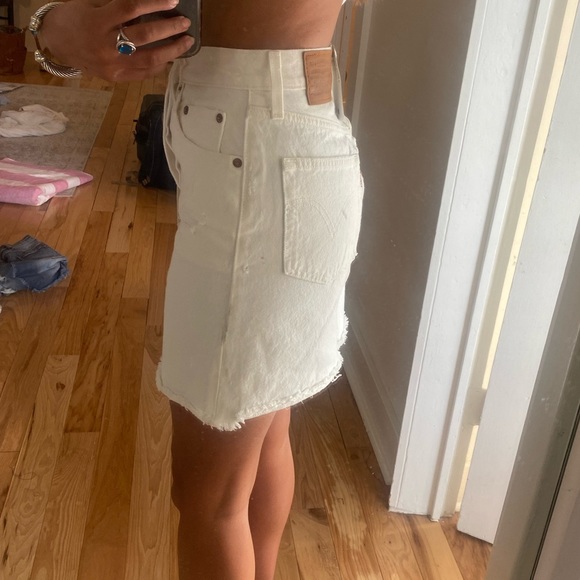 Levi’s High Rise Deconstructed Jean Skirt NWT - Picture 3 of 9